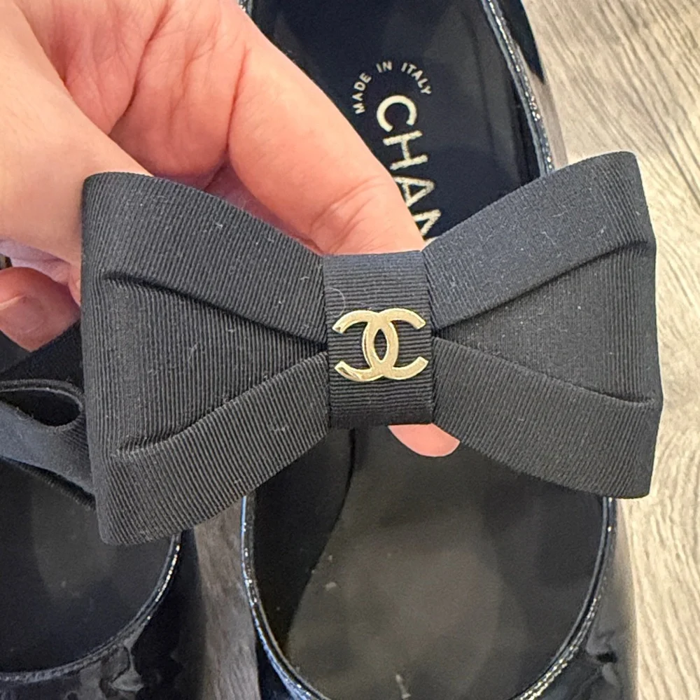 CHANEL Black Patent Leather Bow Mary Jane Flats - Picture 6 of 6